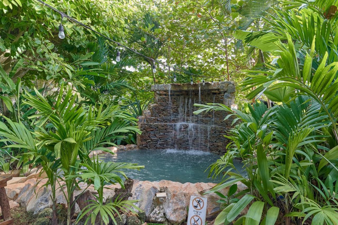 Chalet Tropical Hotel & Restaurant-Pizzeria Las Galeras Kültér fotó
