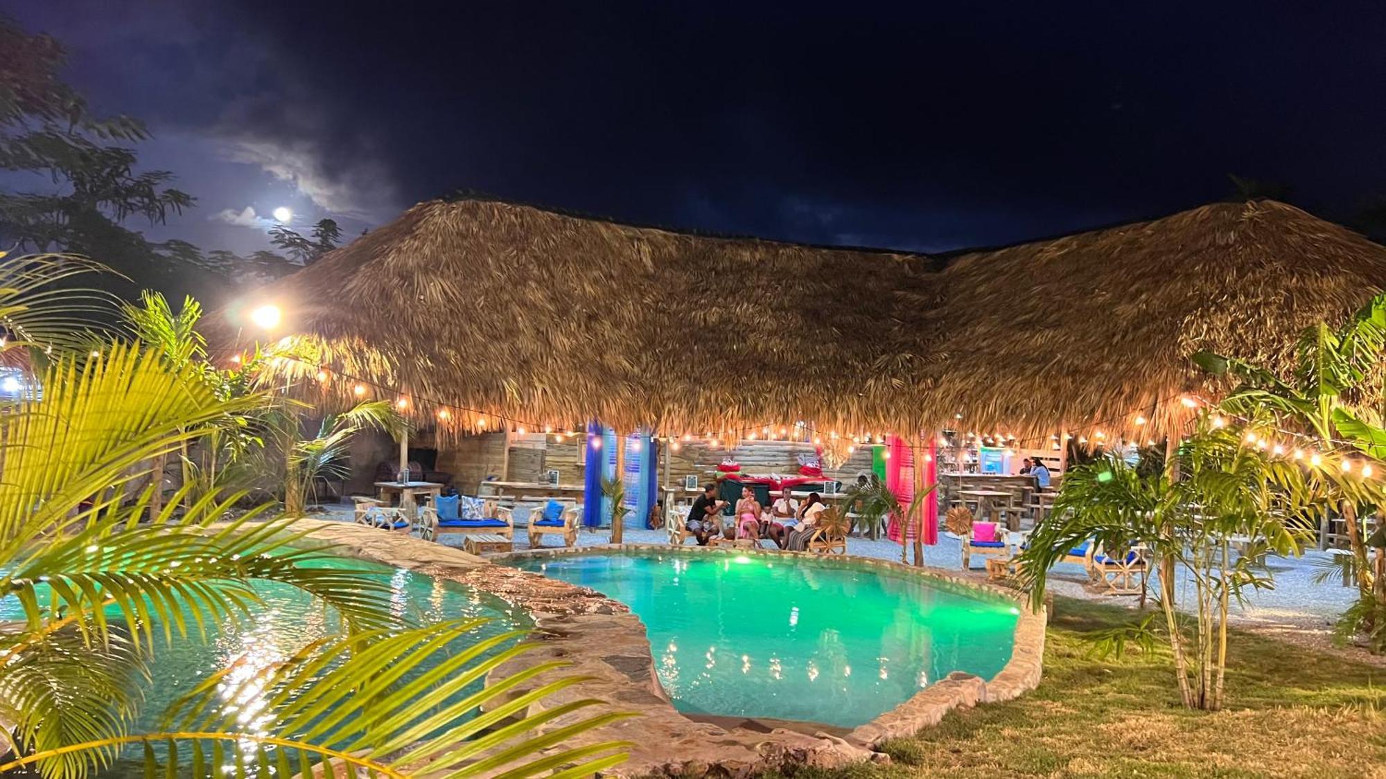 Chalet Tropical Hotel & Restaurant-Pizzeria Las Galeras Kültér fotó